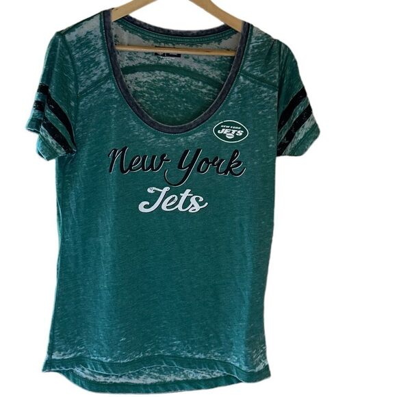 NFL Tops - NWT. New York Jets Green Vintage Women’s Tee. Size Small.